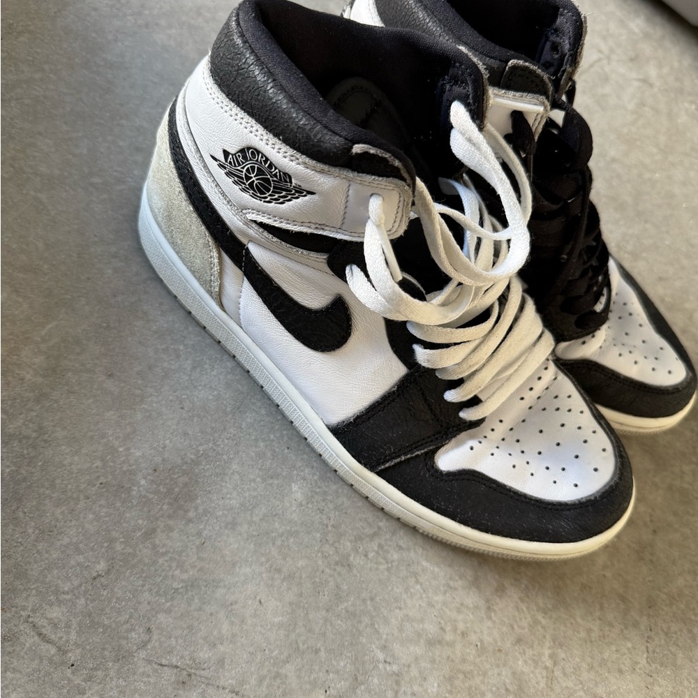 Nike mens Black and White High-Top Sneakers